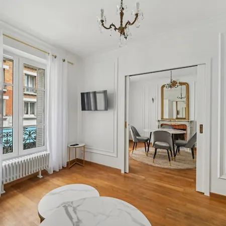 Auteuil - Daumier 1 Bdr Apartment Paris